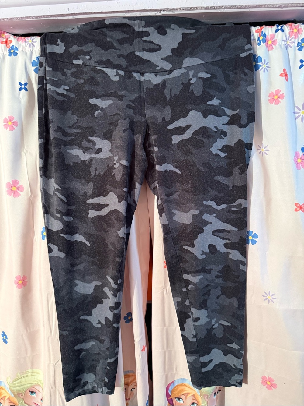 Terra & Sky Black and Gray Camo Active Leggings